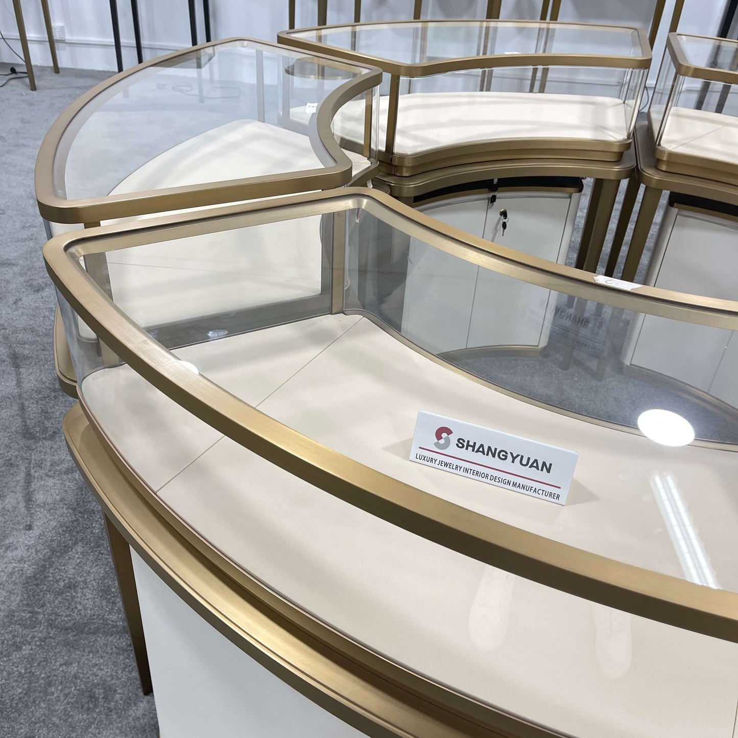 Luxury Curved Jewelry Island Showcase