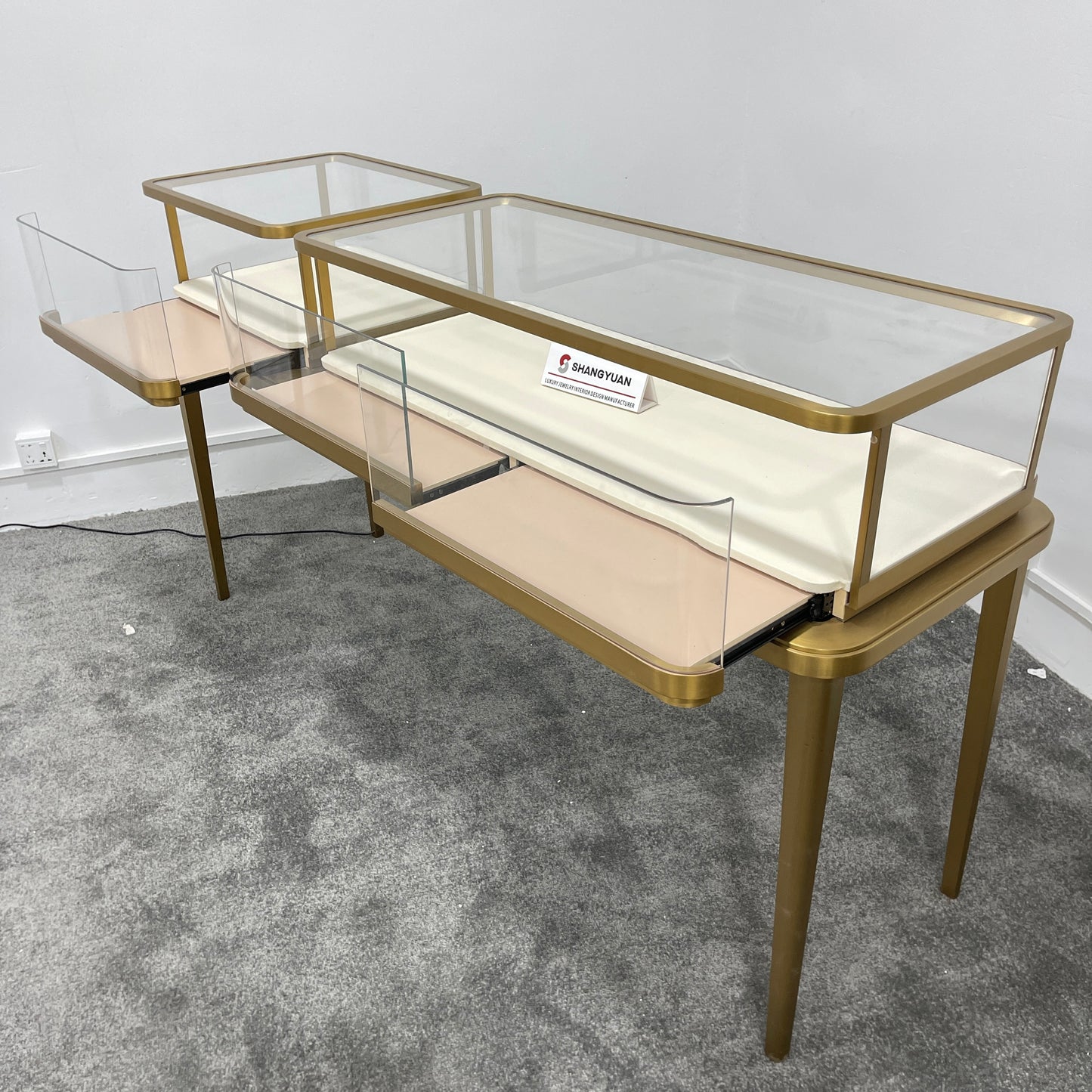 Luxury Gold Dual-Display Jewelry Counter