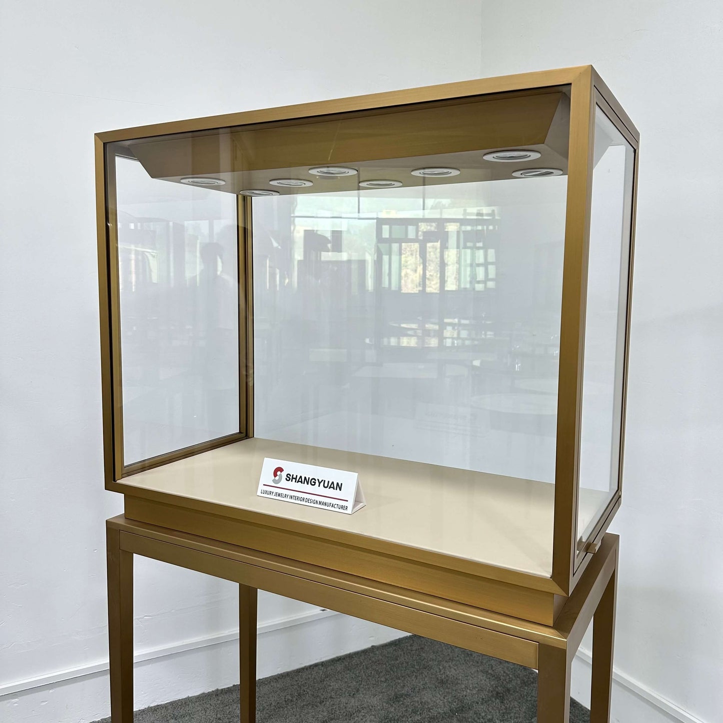 Luxury Wide Gold Jewelry Pedestal Showcase